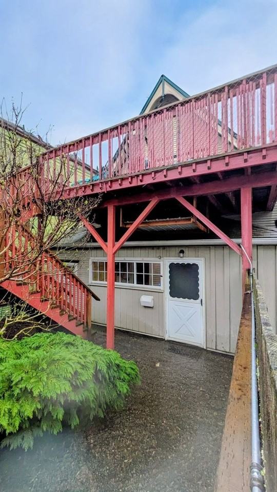 518 E Magnolia St - Photo 4 of 6