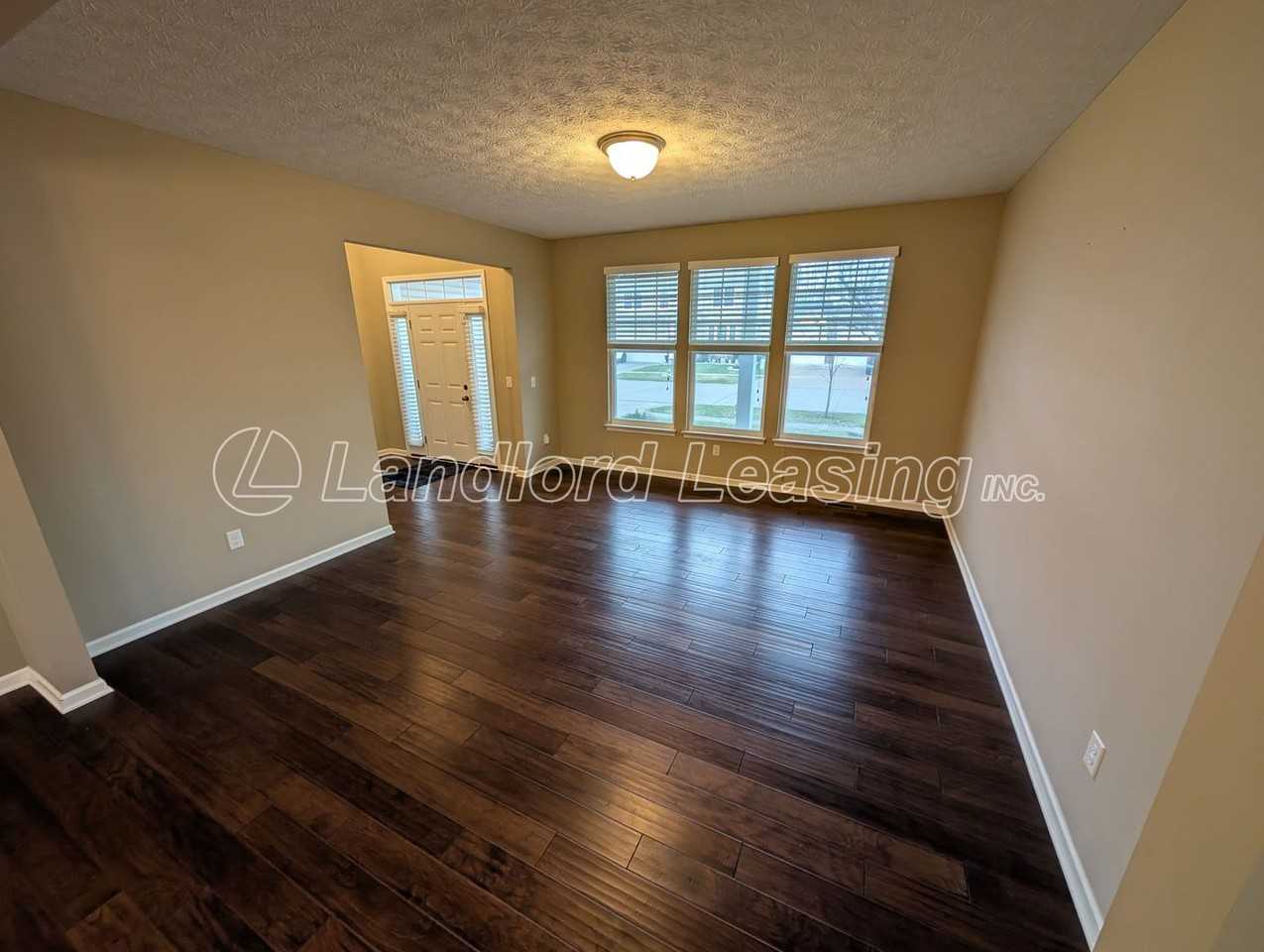 32815 Rebecca Ln - Photo 3 of 34