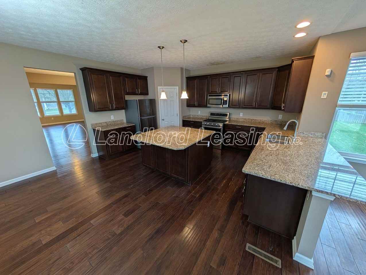 32815 Rebecca Ln - Photo 7 of 34