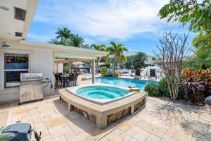 featured image of 2330 Ne 48th St