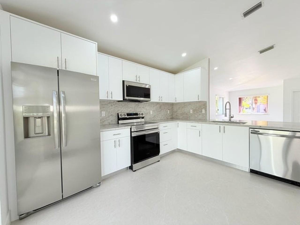 20841 Nw 1st St - Photo 3 of 26