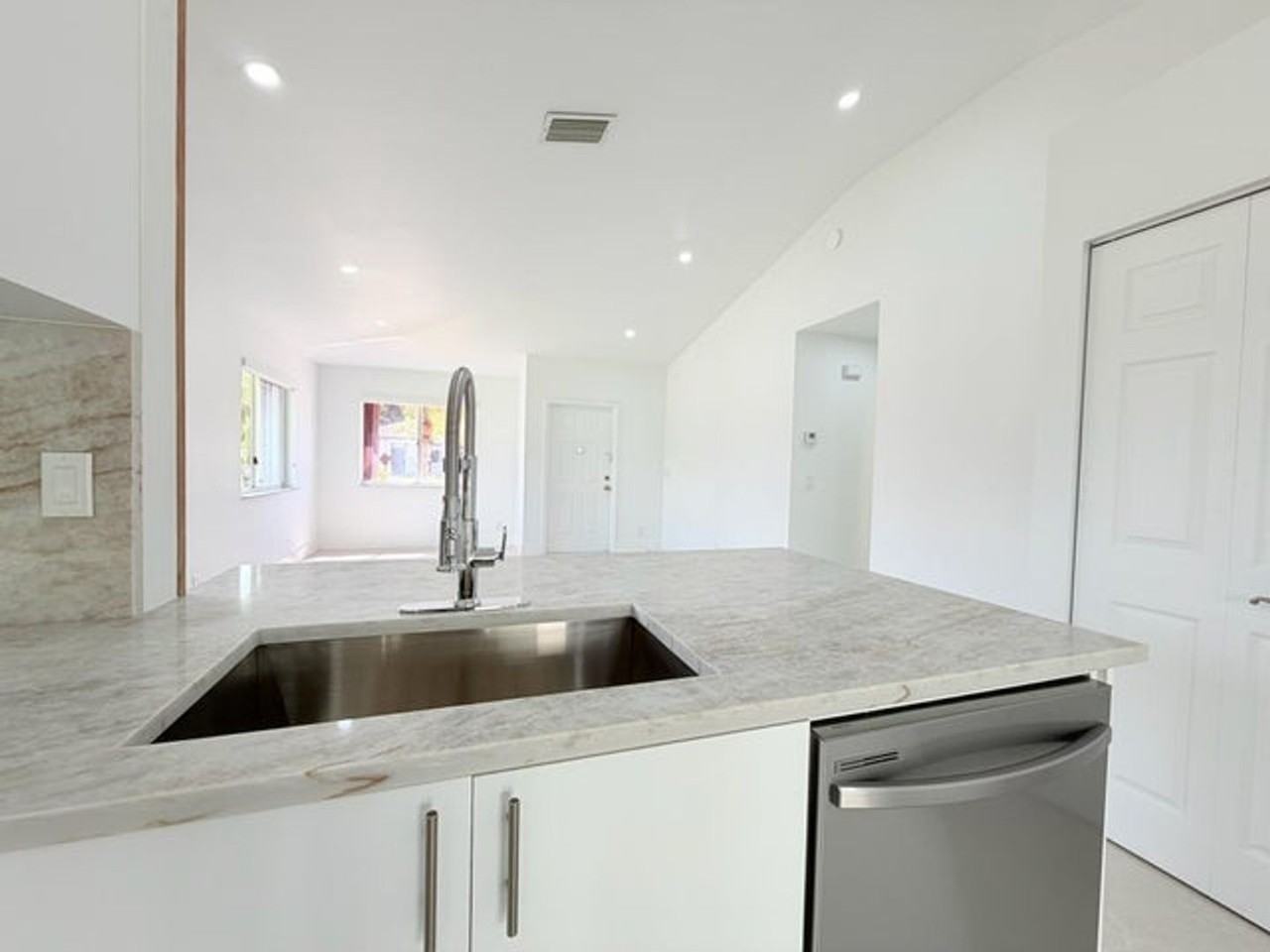 20841 Nw 1st St - Photo 6 of 26