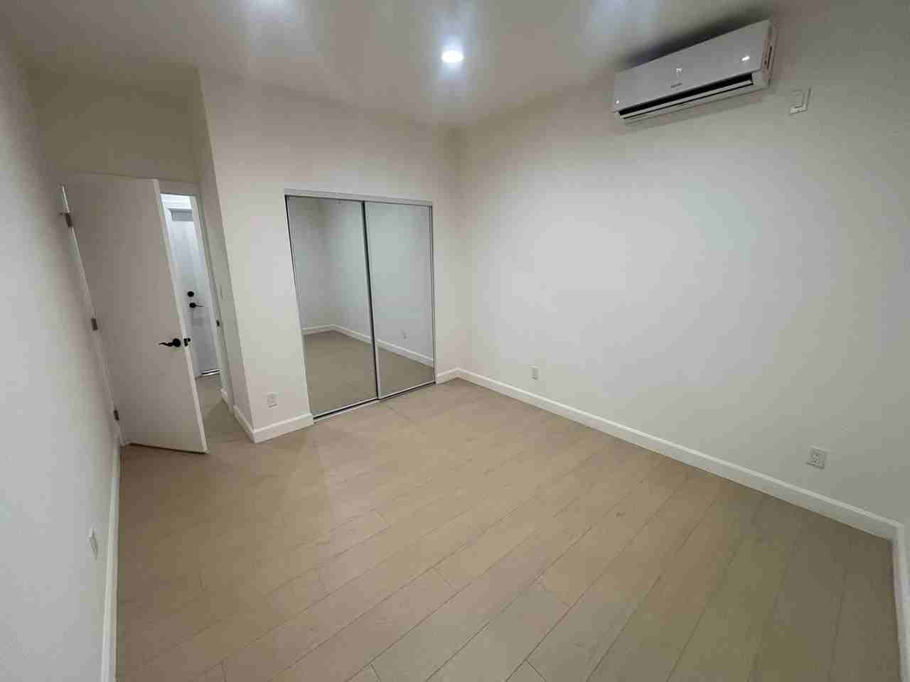 10941 Amestoy Ave - Photo 4 of 11