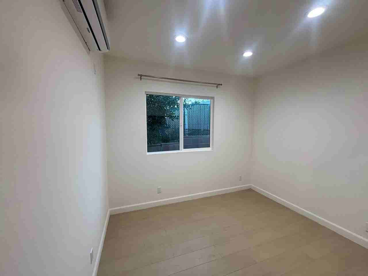 10941 Amestoy Ave - Photo 6 of 11