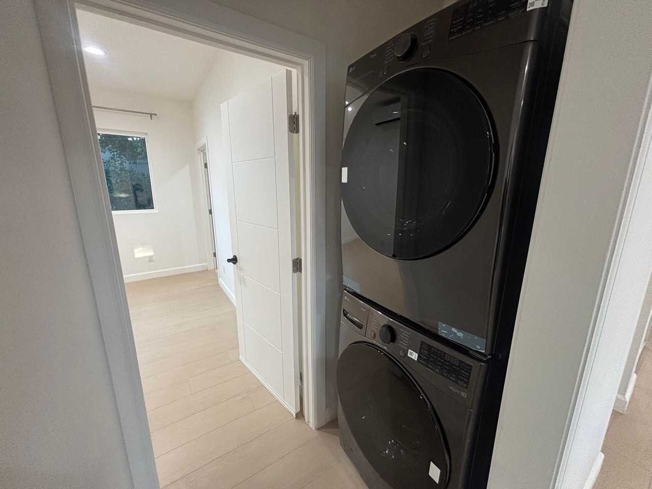 10941 Amestoy Ave - Photo 7 of 11