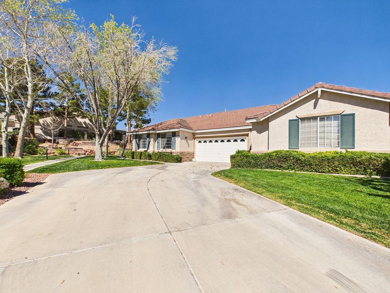 10312 Pinto Creek Ln - Photo 3 of 32