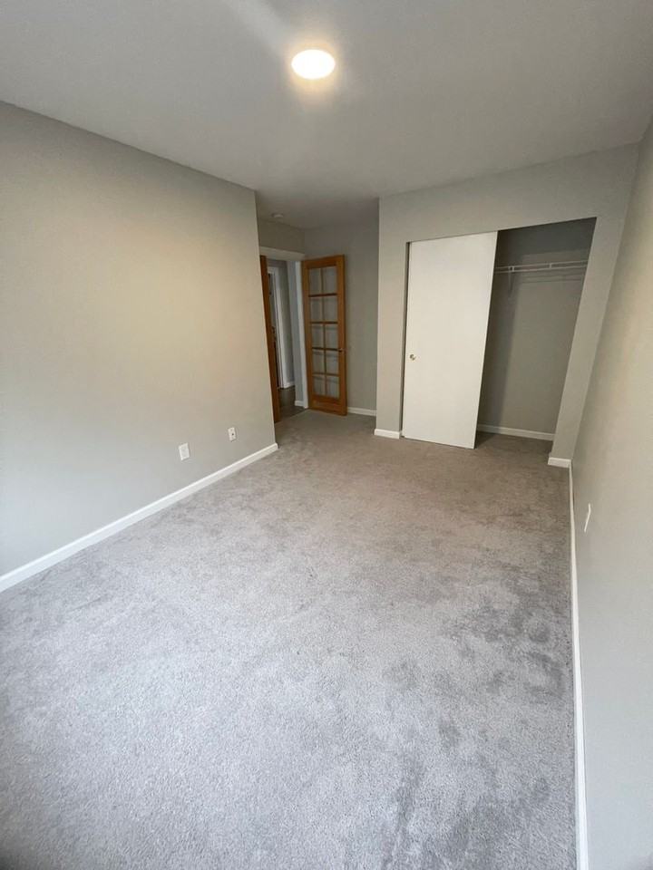 1909 Redmond Ave Ne - Photo 3 of 20