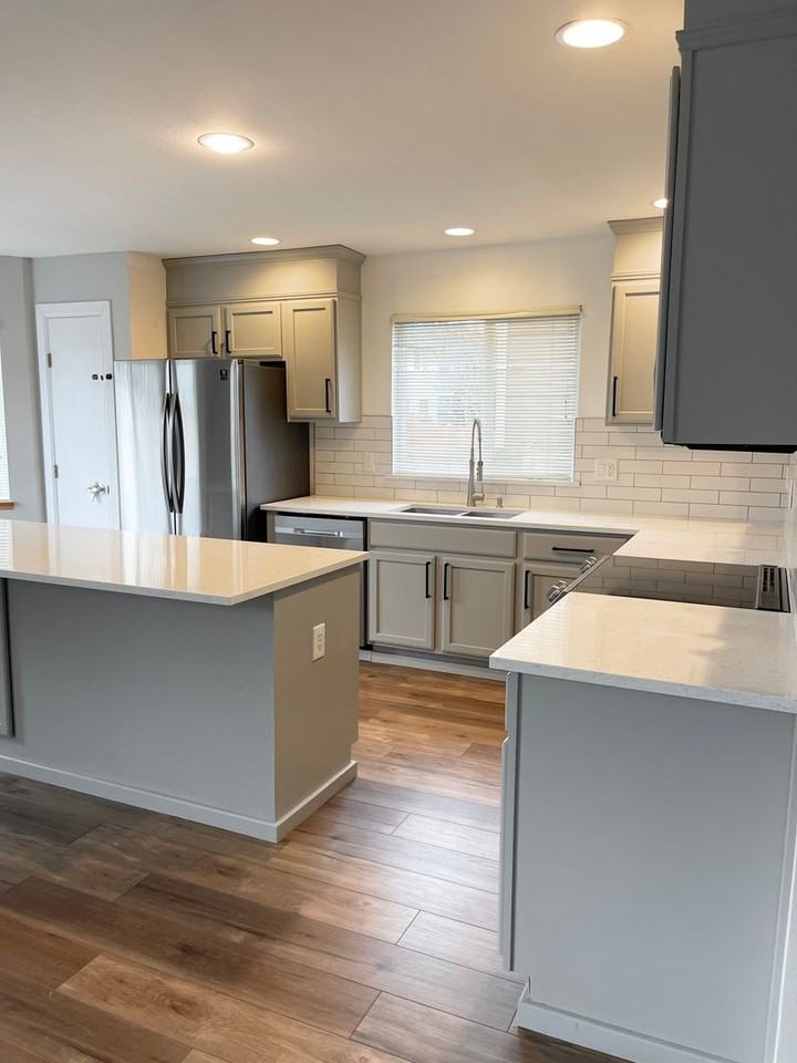 1909 Redmond Ave Ne - Photo 5 of 20