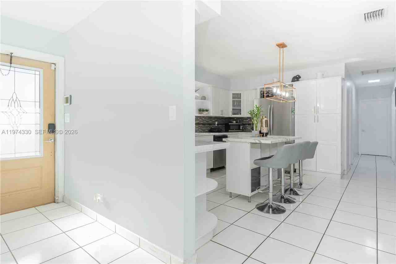 5640 Hayes St - Photo 2 of 23