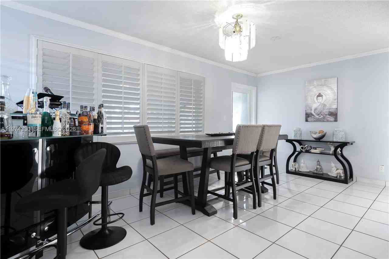 5640 Hayes St - Photo 5 of 23