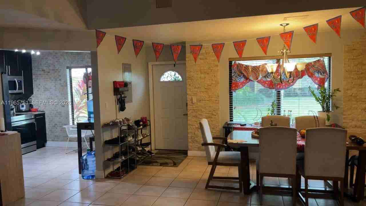 7509 Sw 26th Ct - Photo 2 of 10