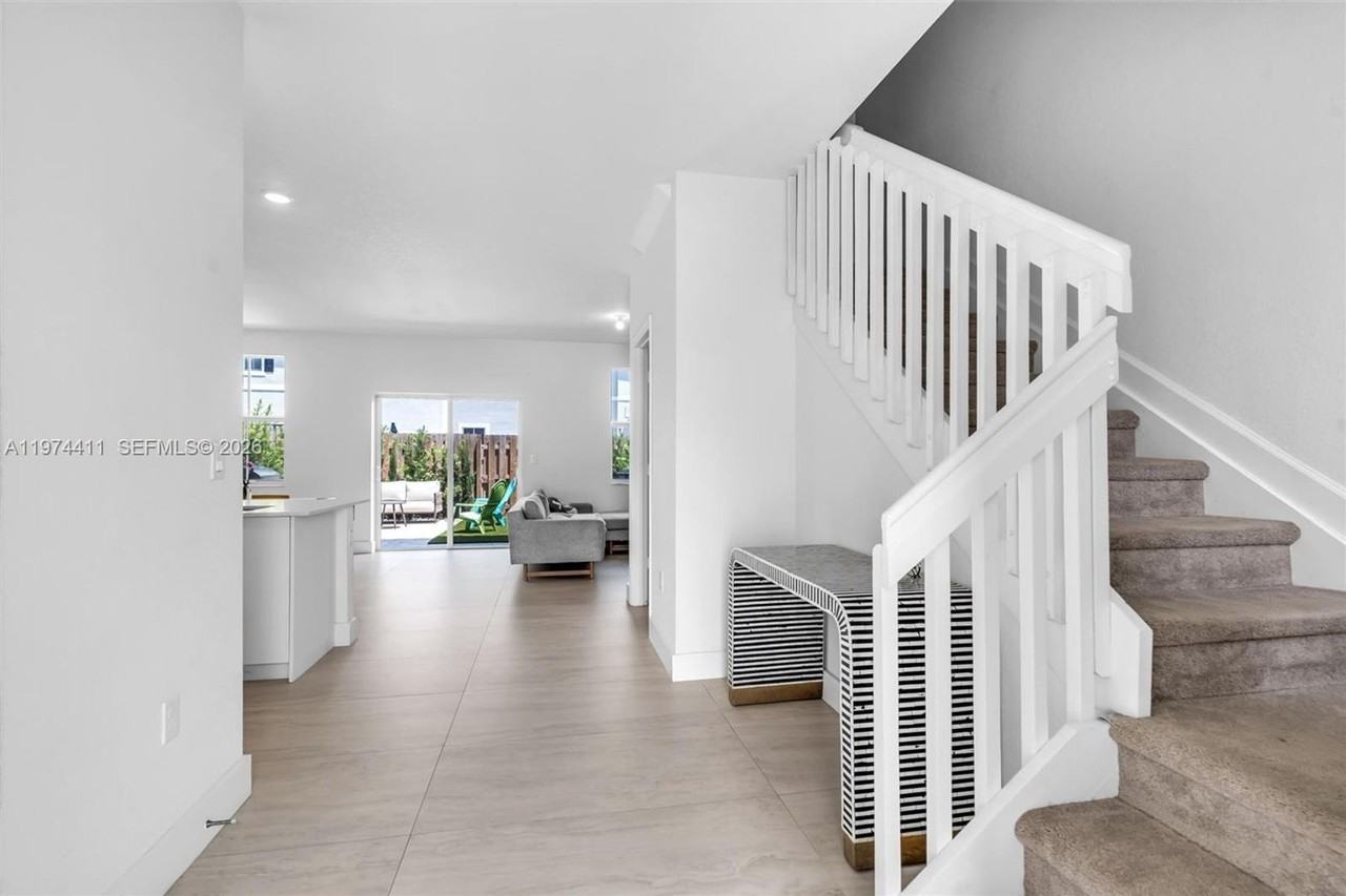 11927 Nw 46th St - Photo 7 of 21