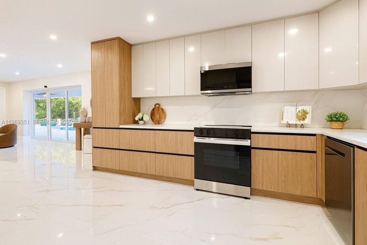 3801 Ne 16th Ter - Photo 4 of 20