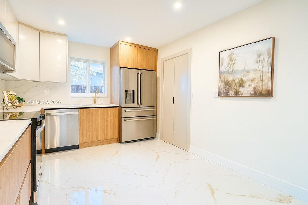 3801 Ne 16th Ter - Photo 5 of 20