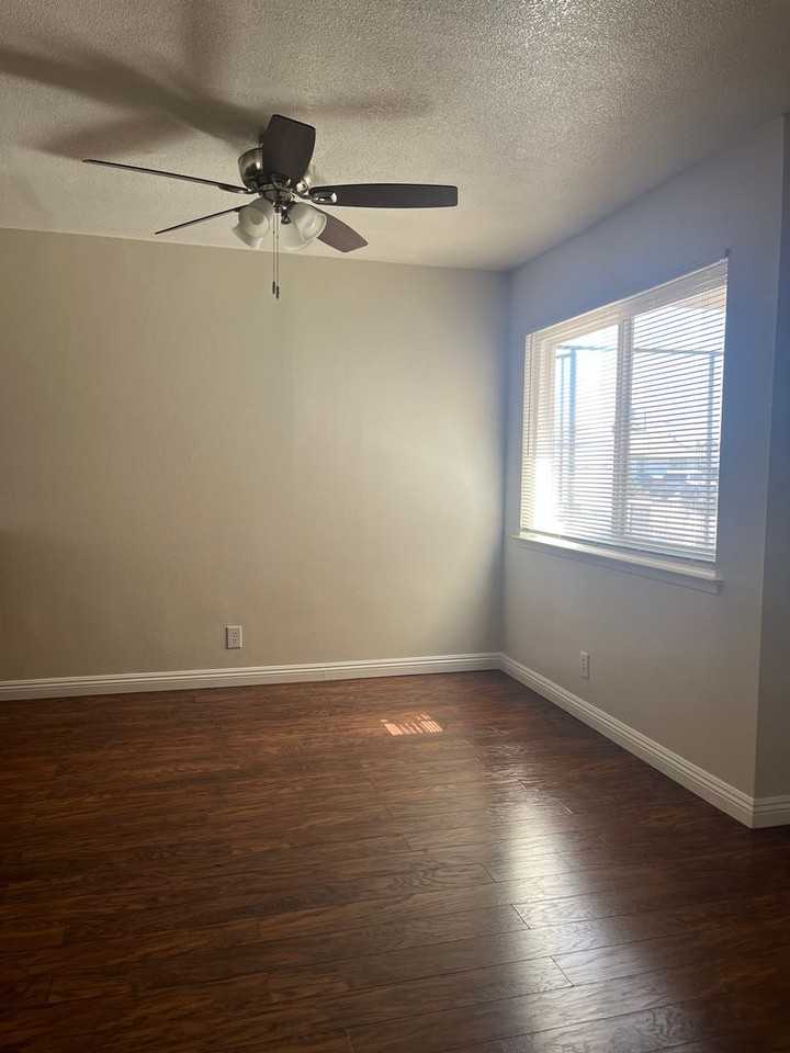 3063 Hollander St - Photo 3 of 16