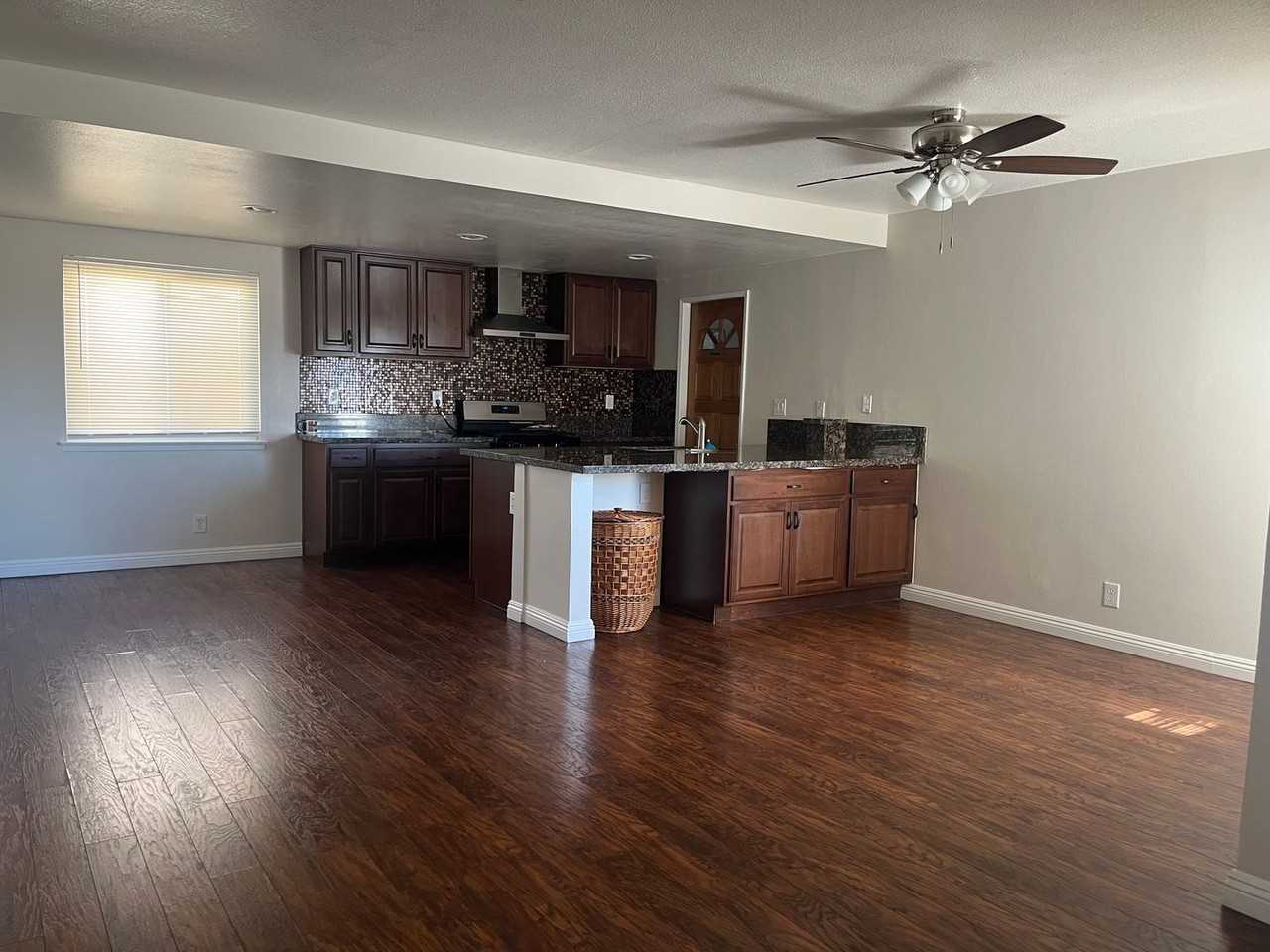 3063 Hollander St - Photo 4 of 16