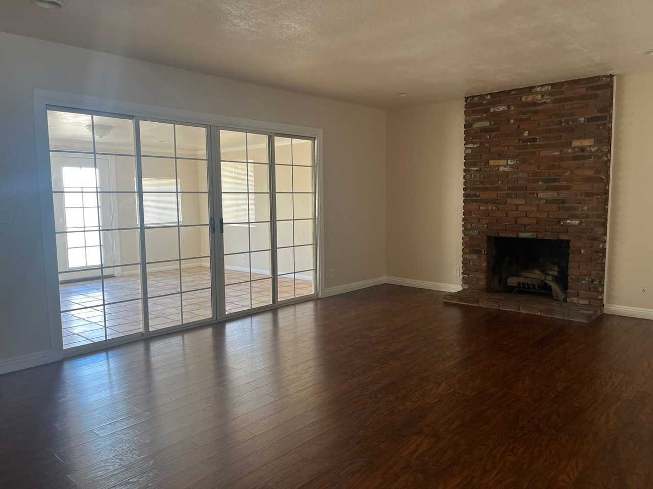 3063 Hollander St - Photo 5 of 16