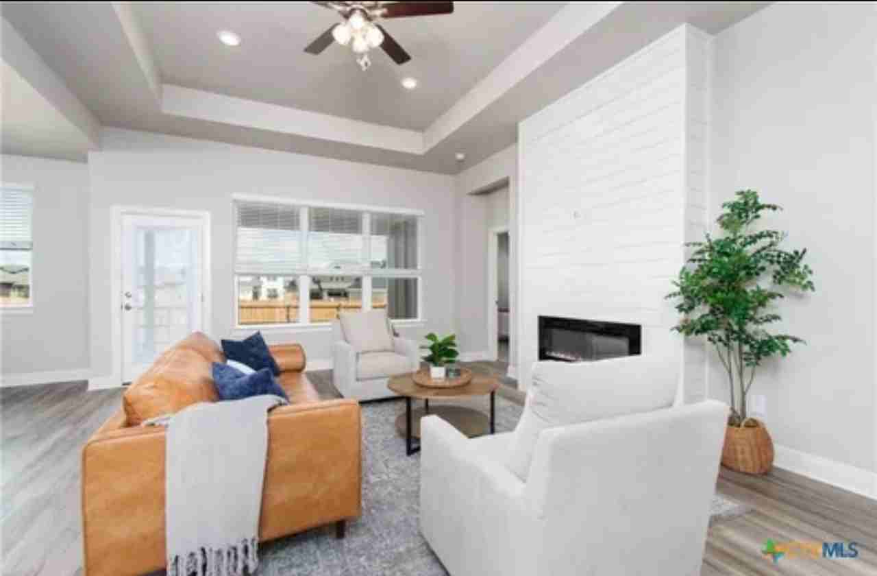 1970 Rosson St - Photo 2 of 19