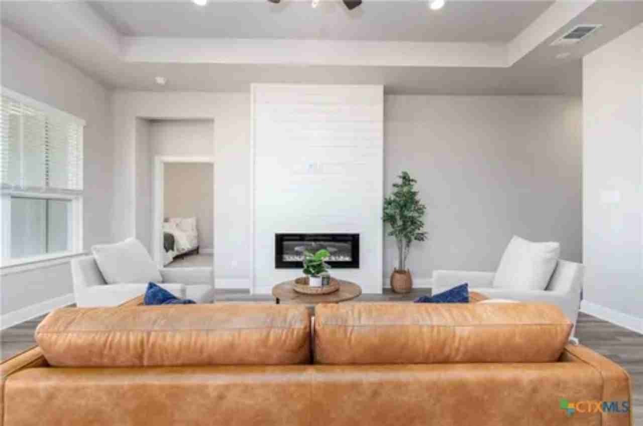 1970 Rosson St - Photo 5 of 19