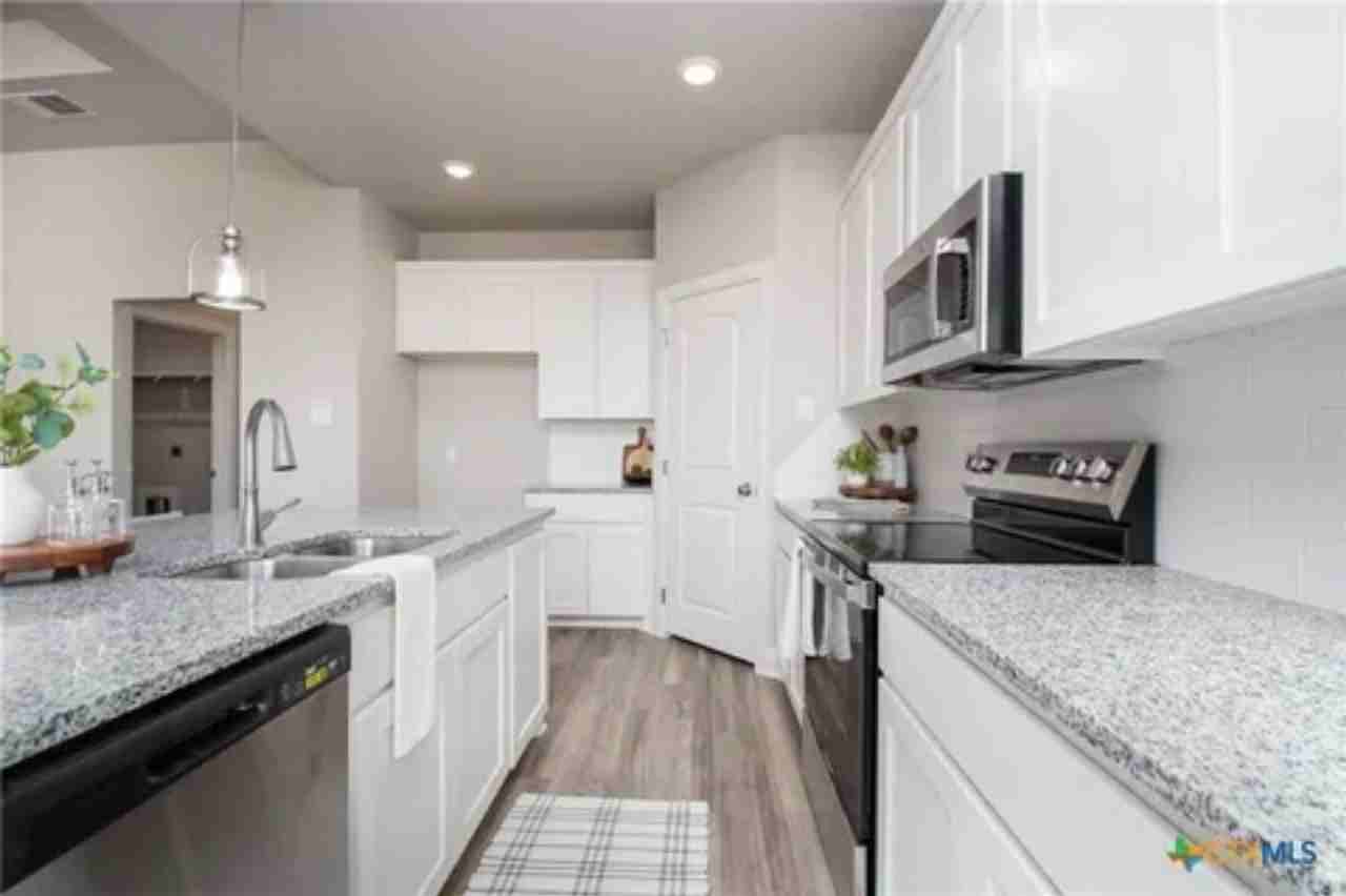 1970 Rosson St - Photo 6 of 19