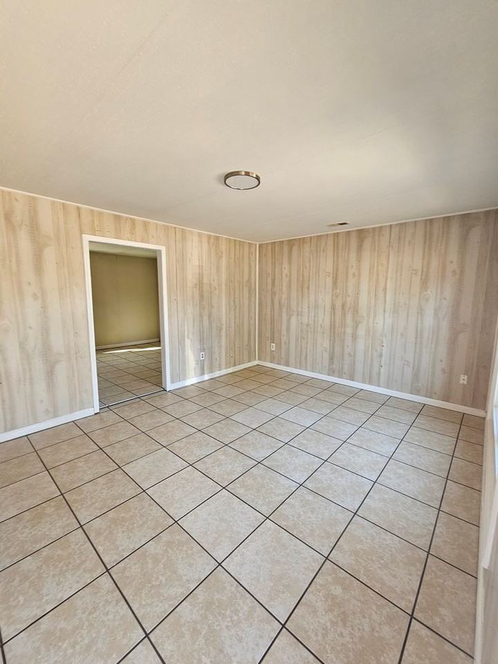 4529 Wactor St - Photo 4 of 15