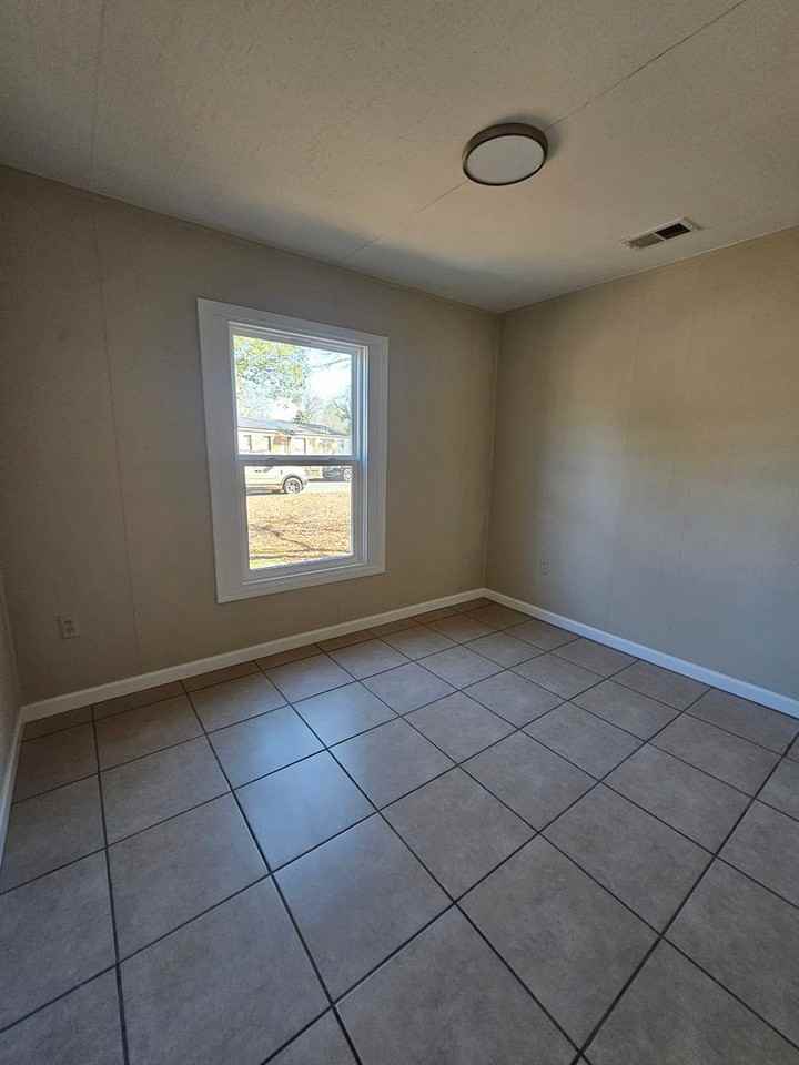 4529 Wactor St - Photo 7 of 15