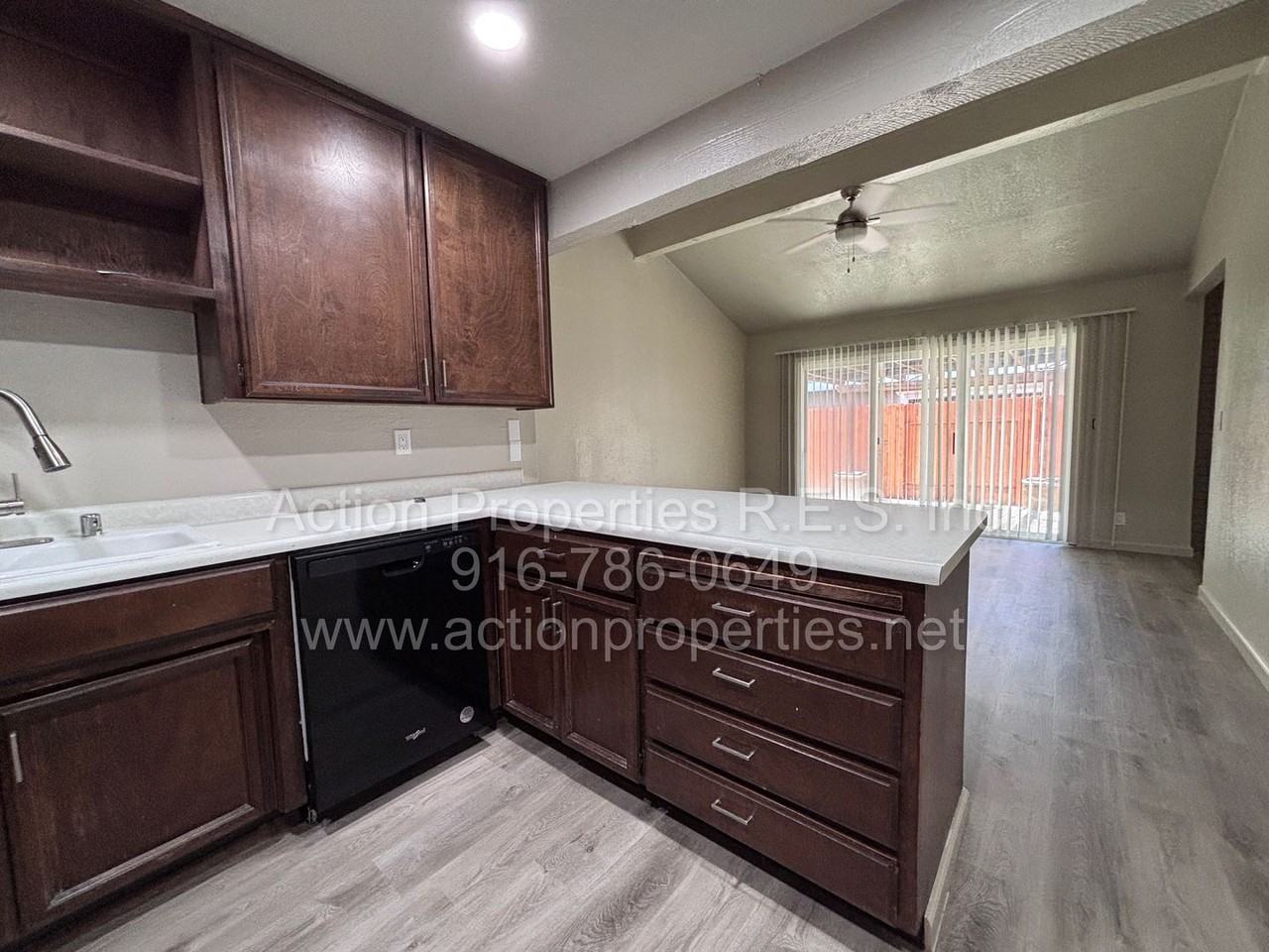 1722 Kent St - Photo 7 of 19