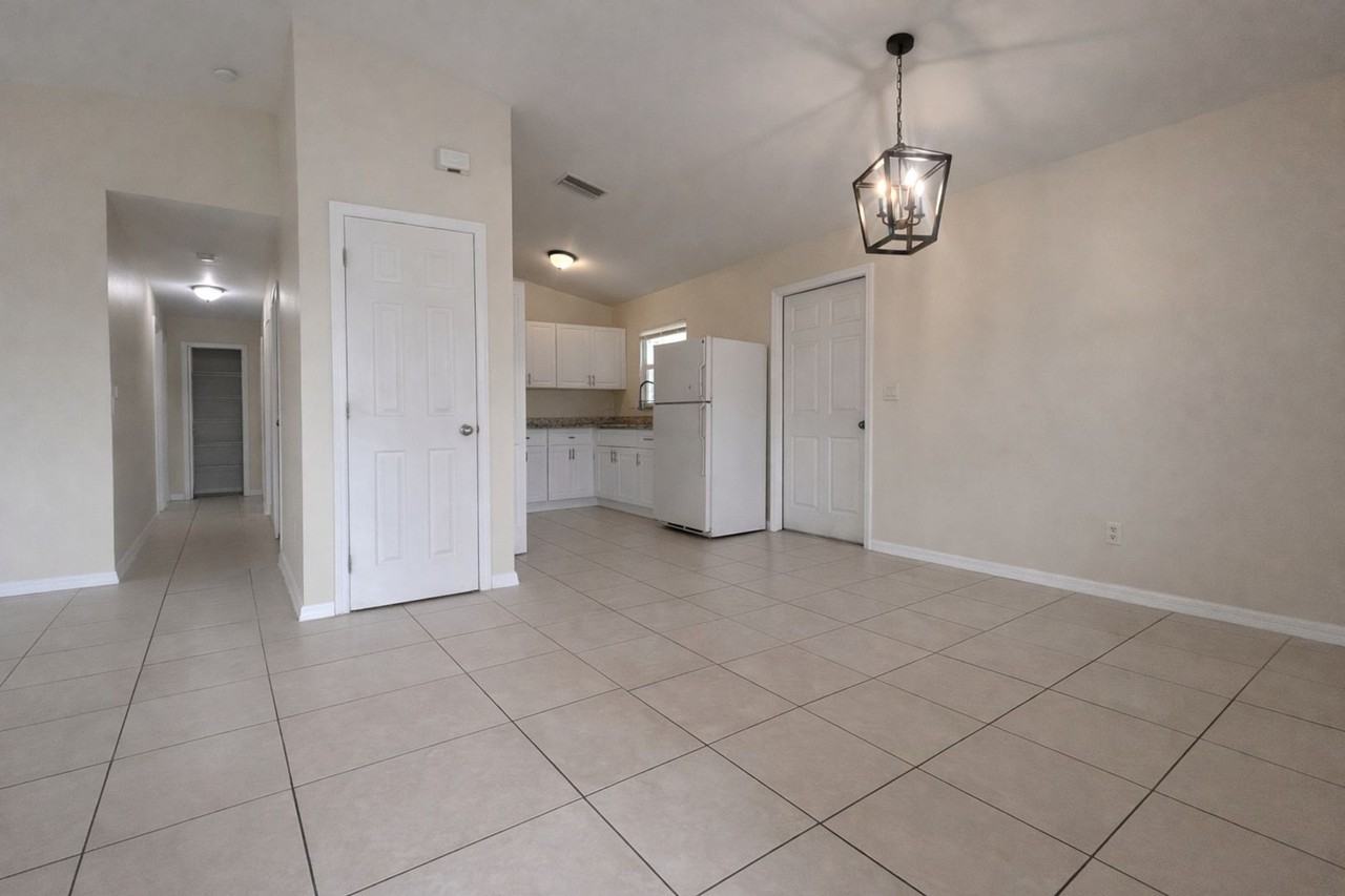 3417 South St - Photo 2 of 16