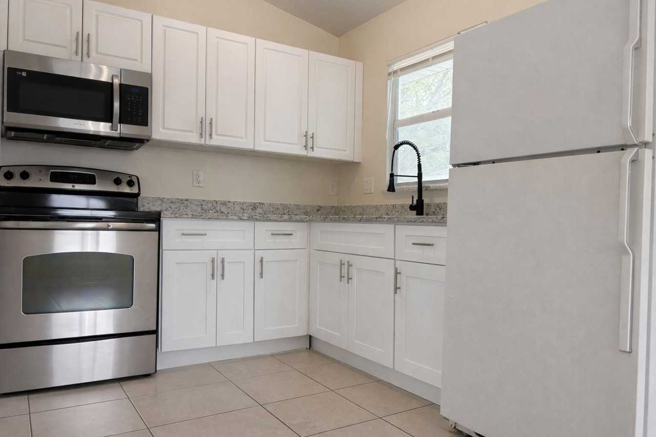 3417 South St - Photo 3 of 16