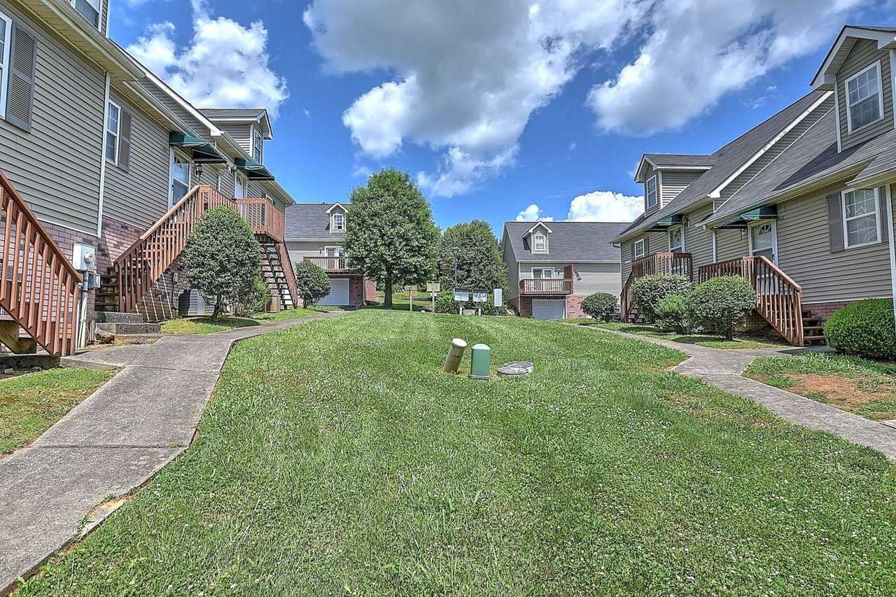 803 Cambridgeshire Ct - Photo 3 of 29