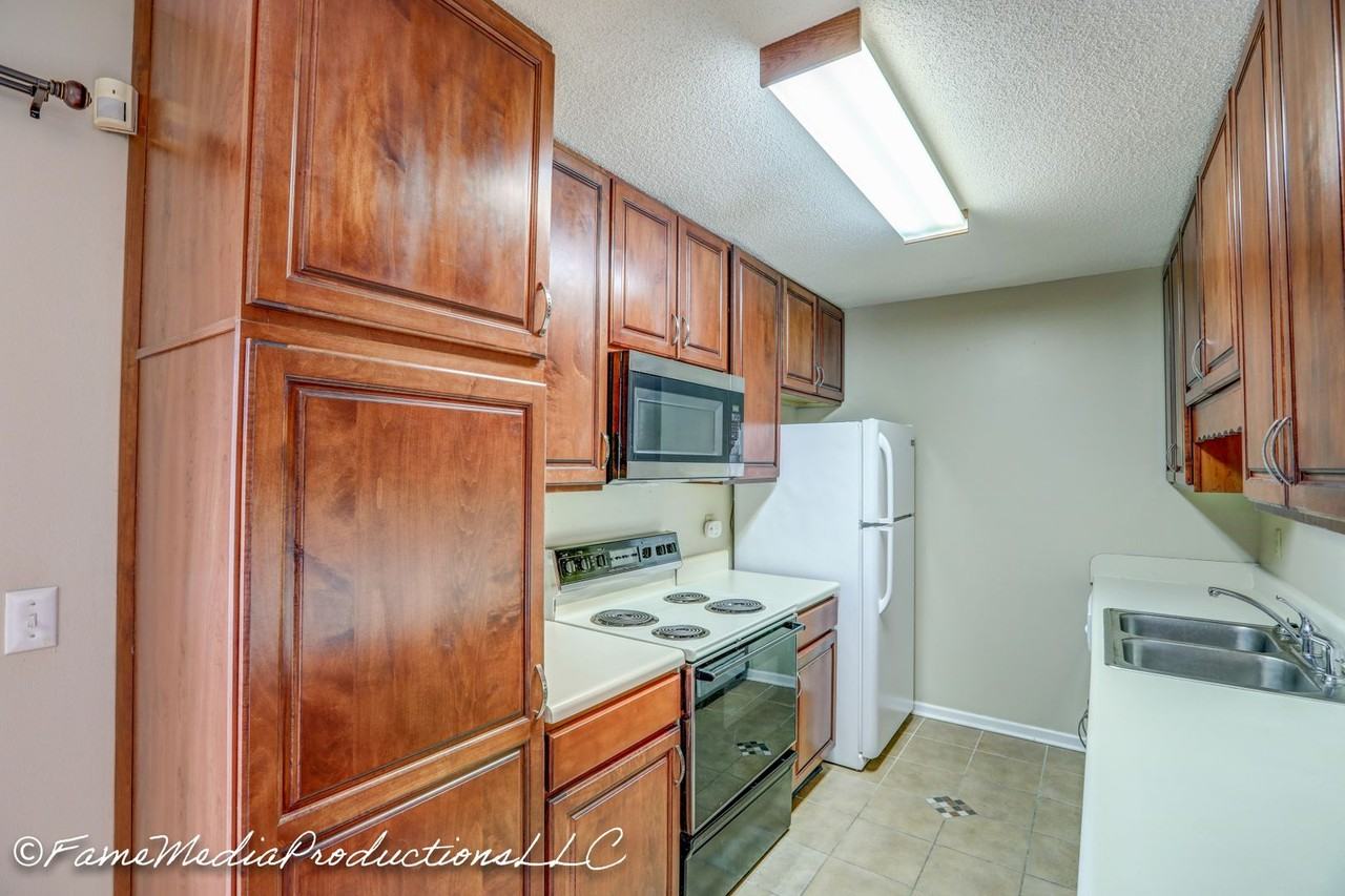 803 Cambridgeshire Ct - Photo 7 of 29