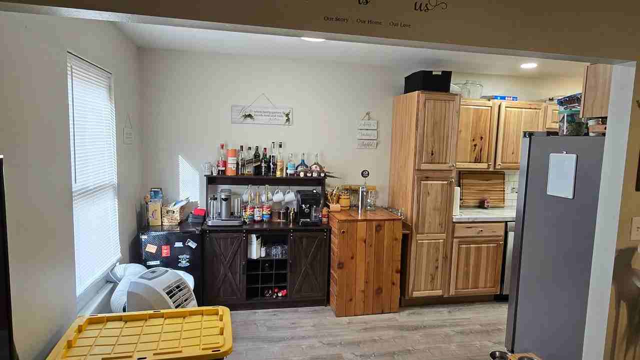 1610 E 17th St - Photo 4 of 14