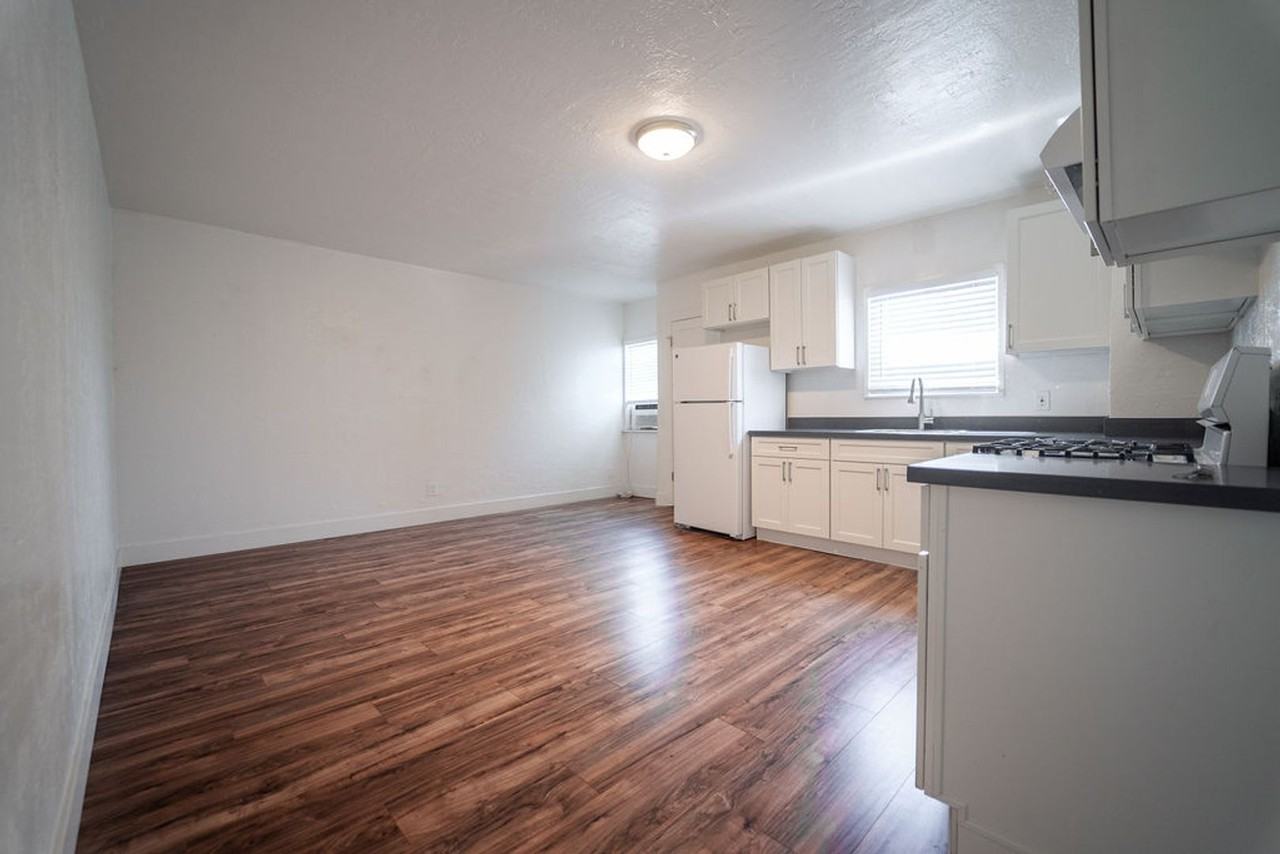 25-45 W. Tenth street - Photo 2 of 40