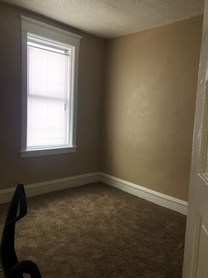 554 Bellows St - Photo 5 of 7