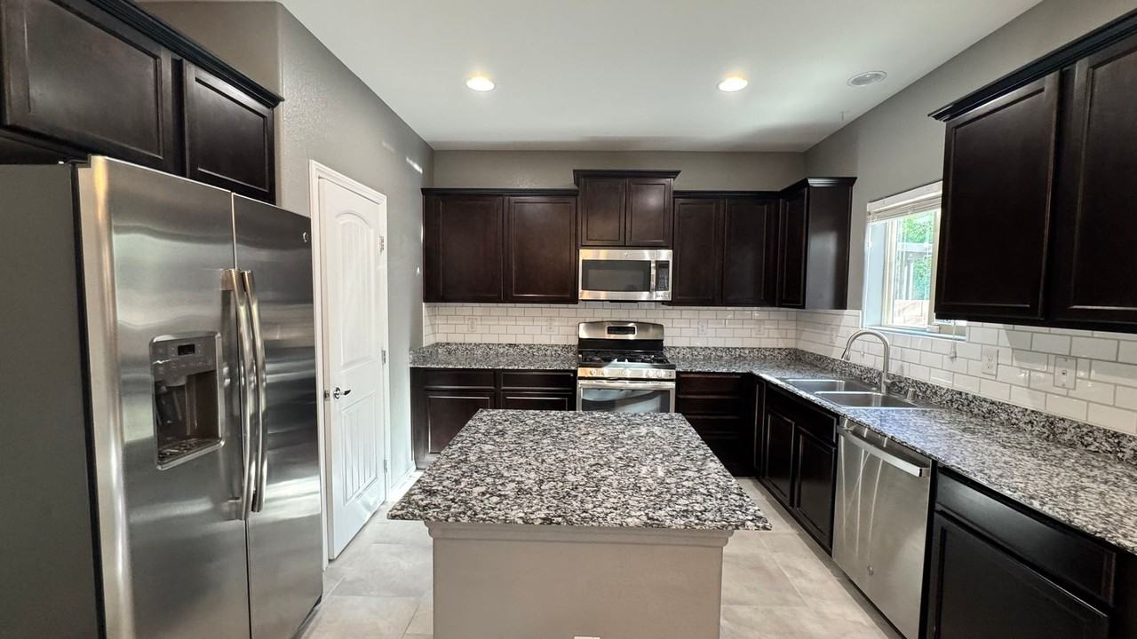 8127 Winterfell Pl - Photo 7 of 31