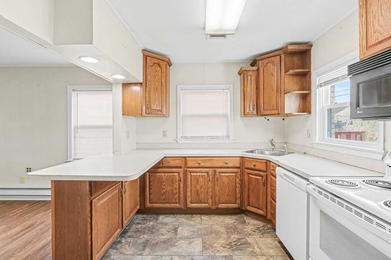 3901 Kingsley Dr - Photo 5 of 14