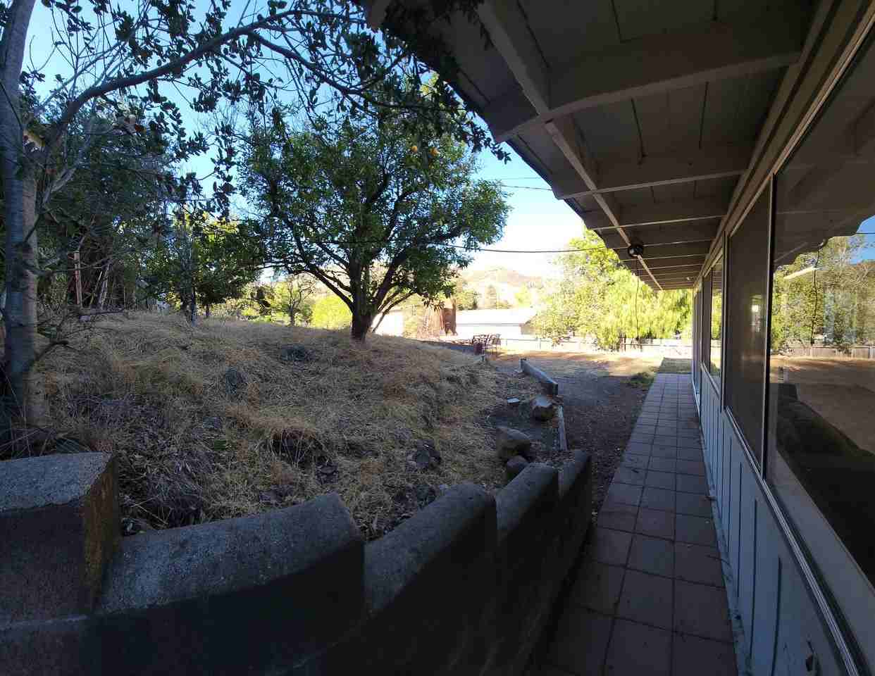 1646 Fredericks St - Photo 4 of 50