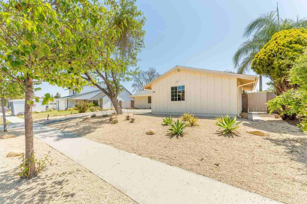 190 Knollwood Dr - Photo 2 of 33