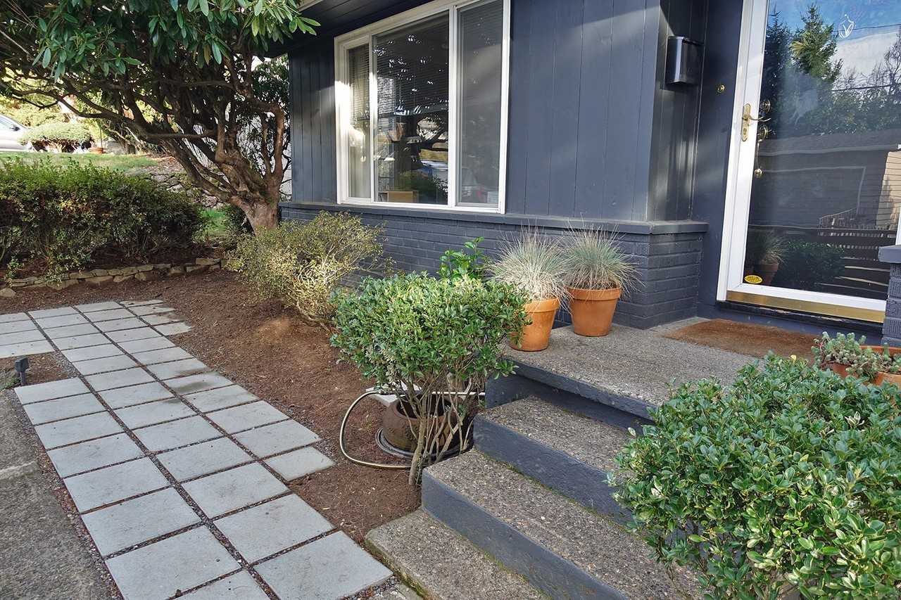 7214 Sw 10th Ave - Photo 3 of 37