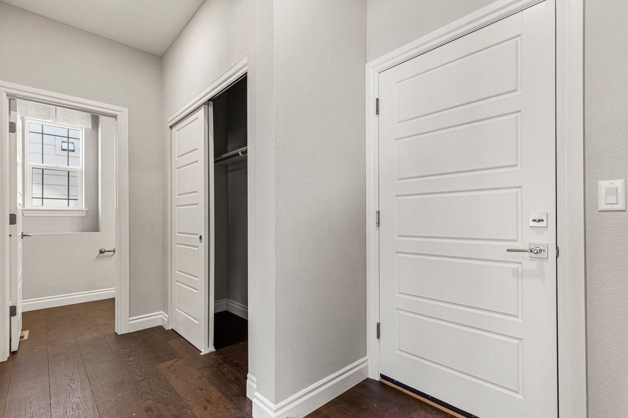 11930 Norfolk Ct - Photo 2 of 37