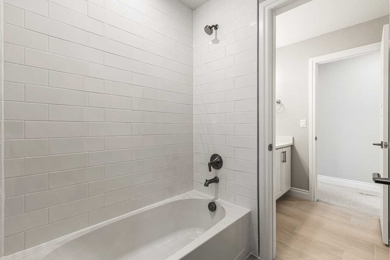11930 Norfolk Ct - Photo 3 of 37