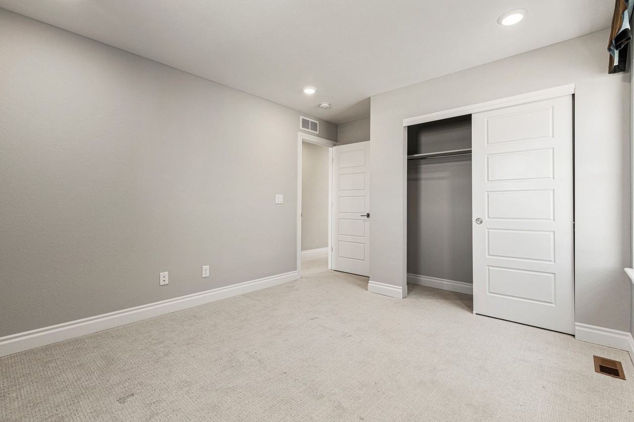 11930 Norfolk Ct - Photo 5 of 37