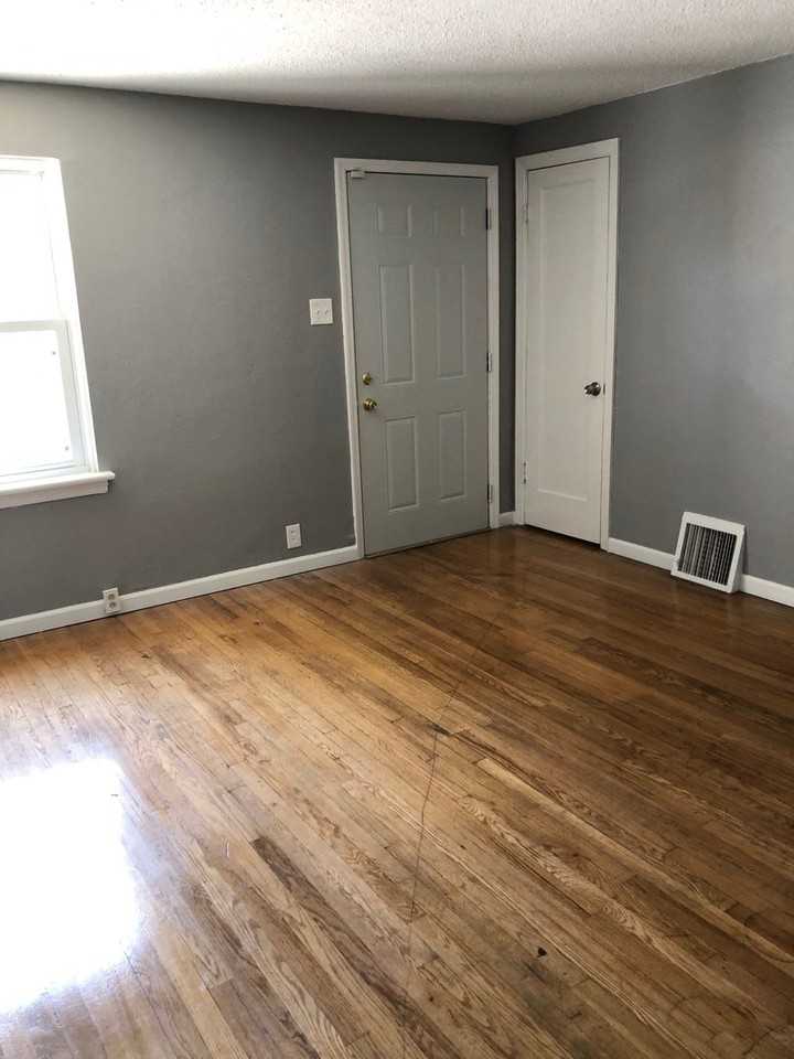 4725 Roxie St - Photo 4 of 10