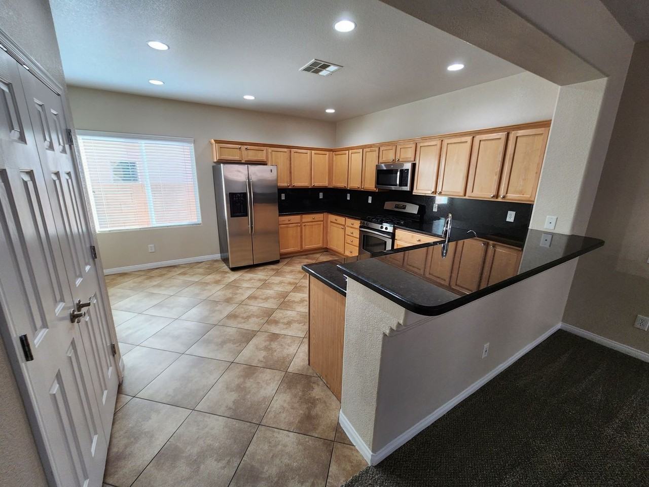 2421 Urrard St - Photo 3 of 25