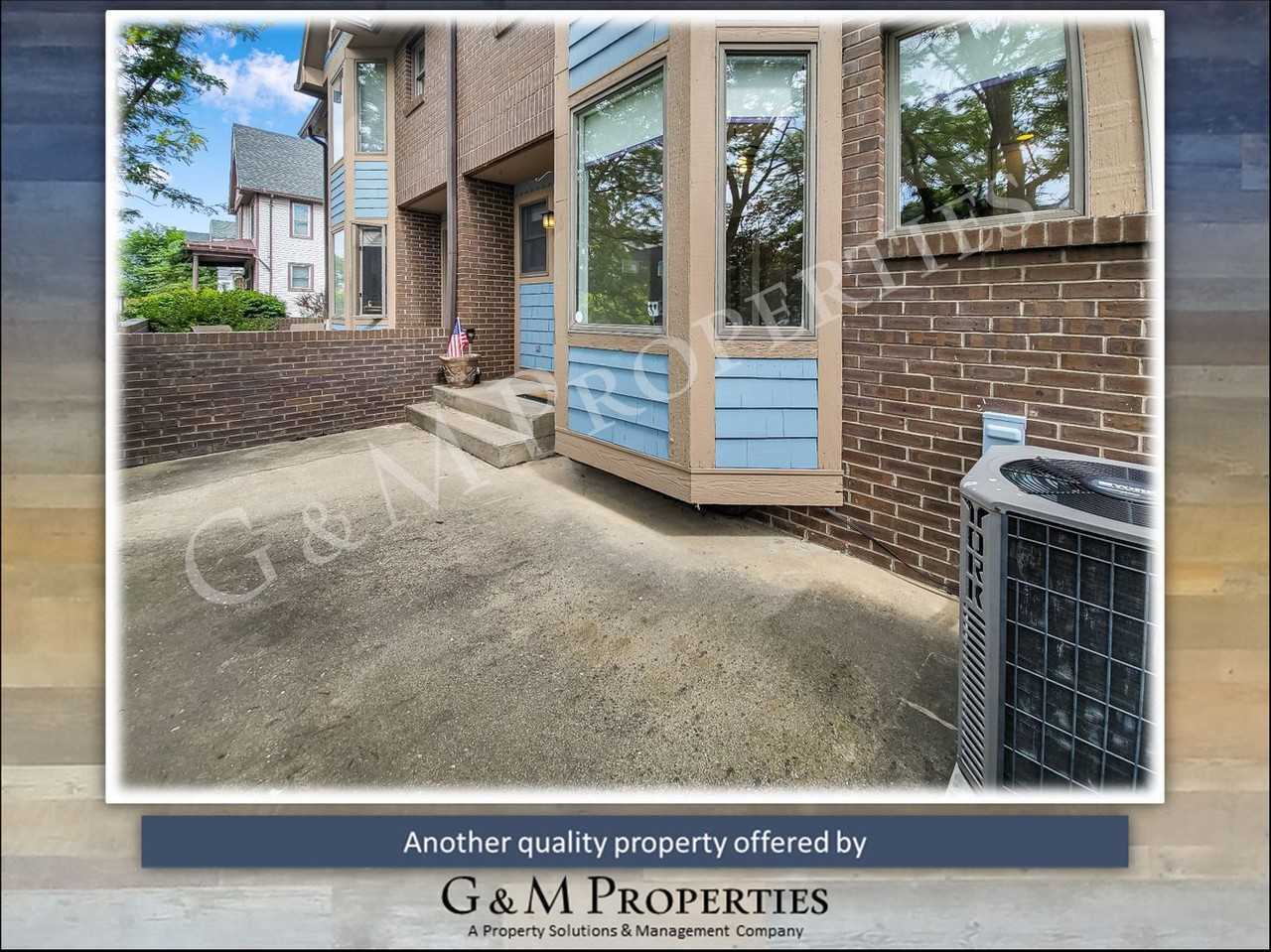 350 University Ave - Photo 4 of 31