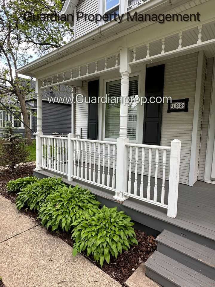 122 8th Ave N - Photo 3 of 35