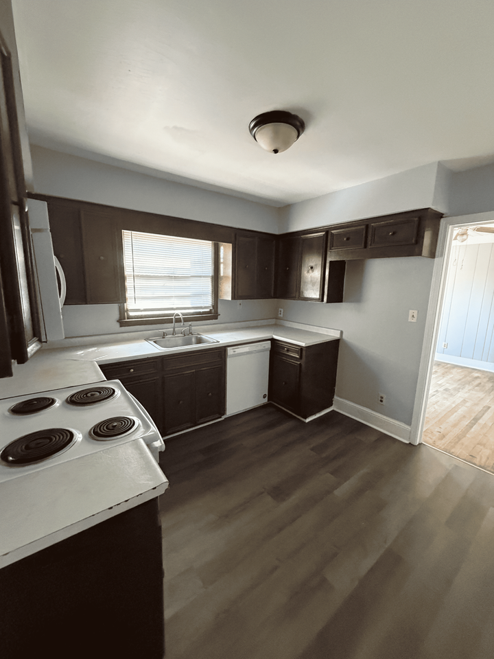 128 Florence St - Photo 6 of 10