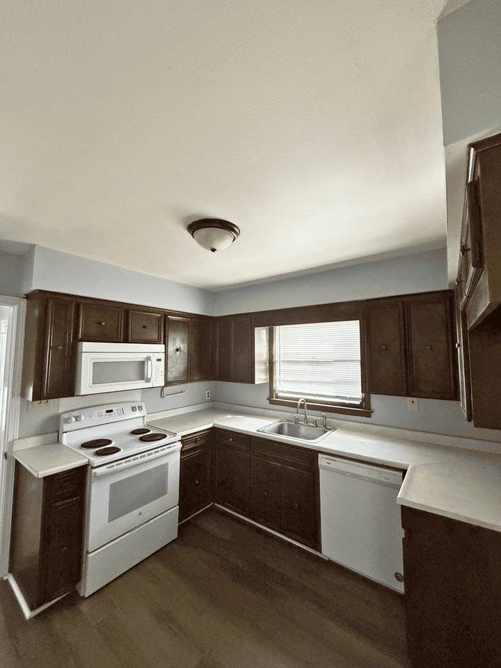 128 Florence St - Photo 7 of 10