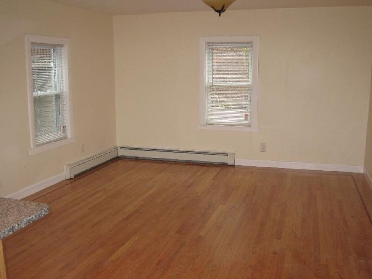 340 Market St - Photo 3 of 7