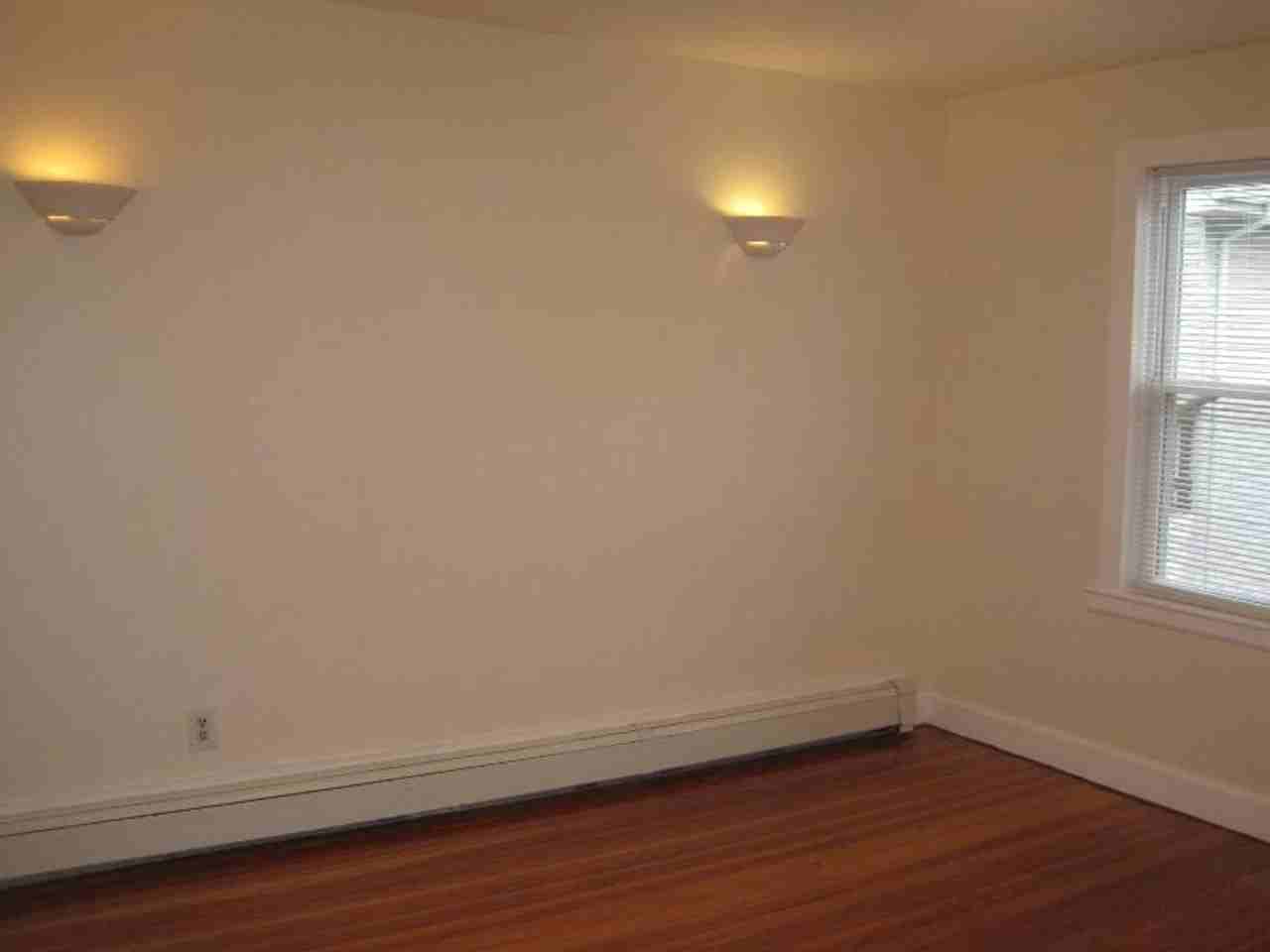 340 Market St - Photo 6 of 7